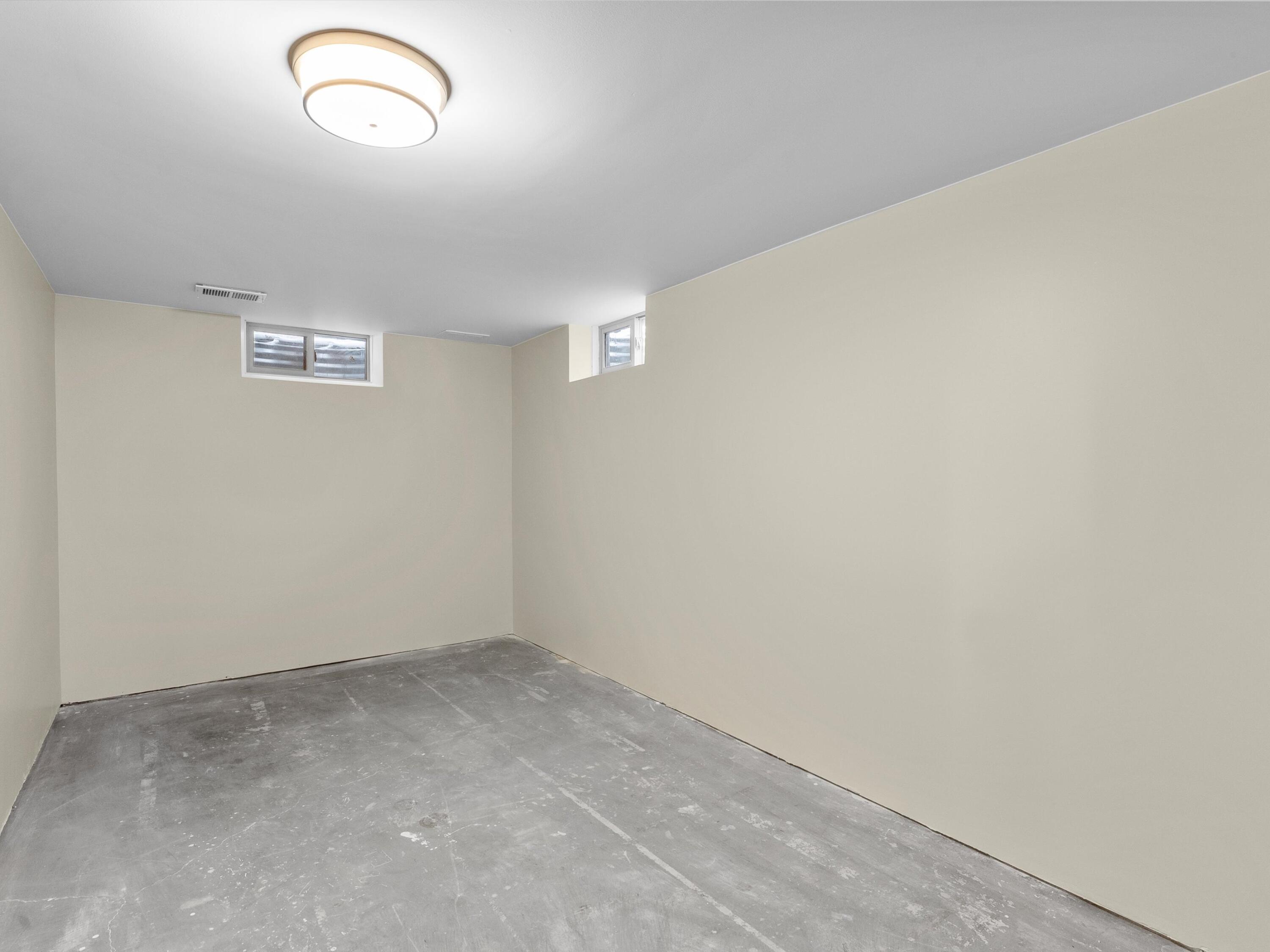 2117 Menasha Avenue Manitowoc, WI 54220 - Photo 26 of 32 26-026_2763219_09669