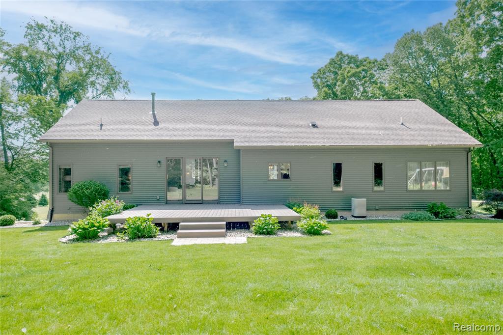 13333 White Lake Road Fenton, MI 48430 - Photo 34 of 41