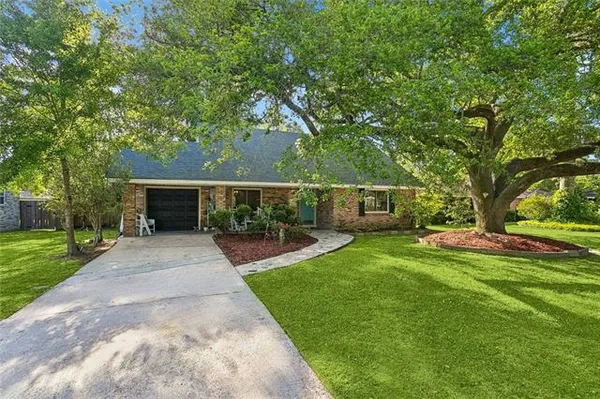 $305,000 | 135 Shannon Drive, Mandeville, LA 70448