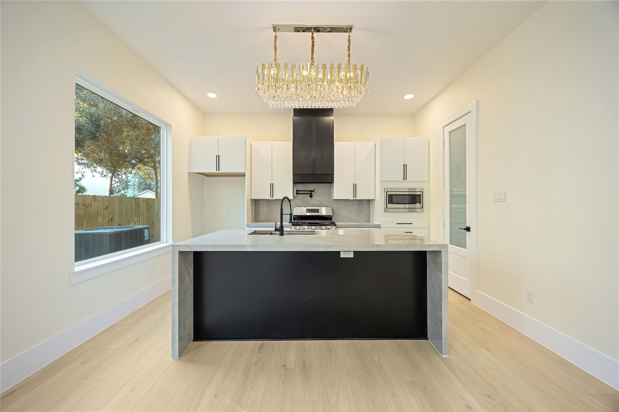 7127 England Street Houston, TX 77021 - Photo 8 of 27