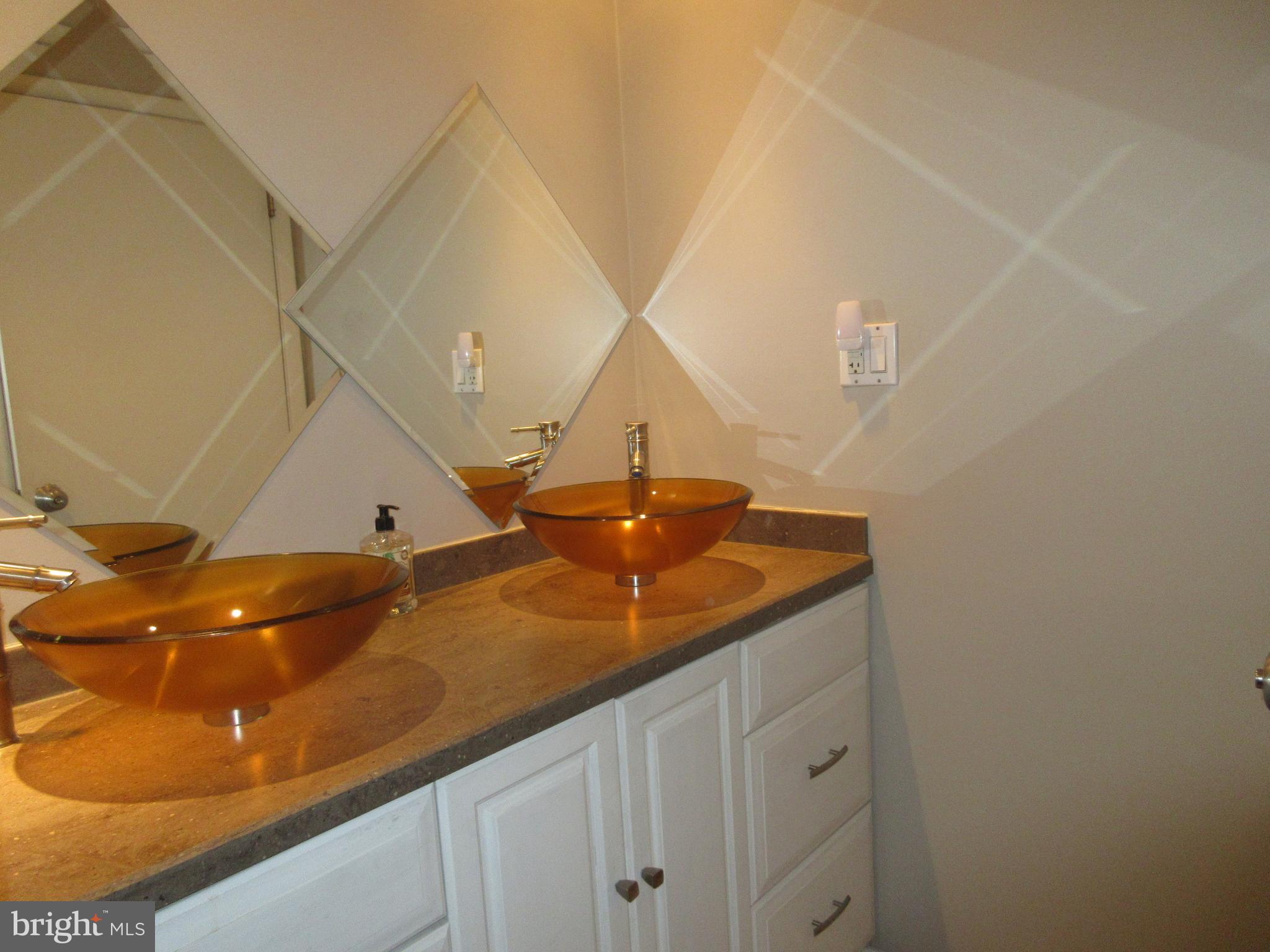 13320 Santa Anita Road Laurel, MD 20708 - Photo 22 of 32 Custom double sinks!