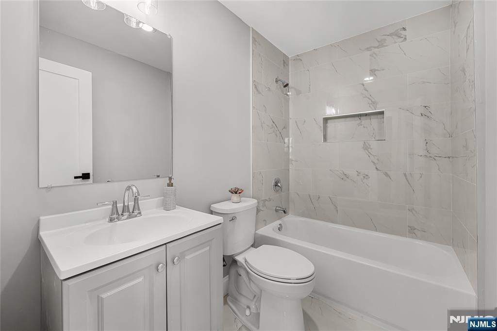 429 Wheatsheaf Road Roselle, NJ 07203 - Photo 22 of 39