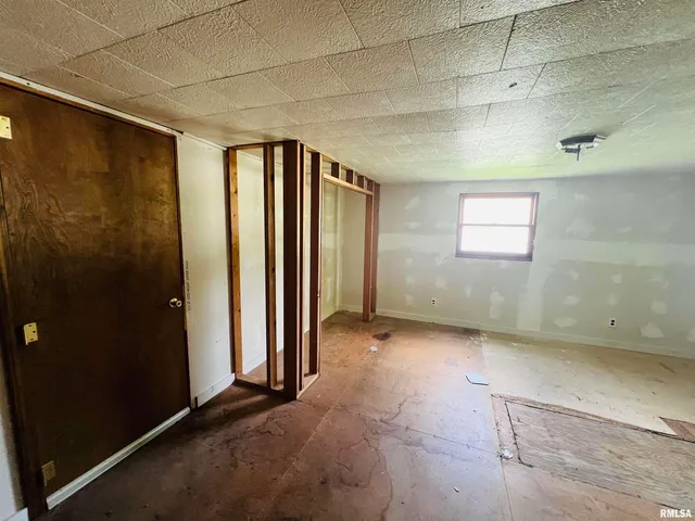 $39,500 | 2417 1st Street, Eldorado, IL 62930