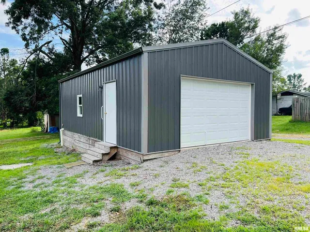 $39,500 | 2417 1st Street, Eldorado, IL 62930