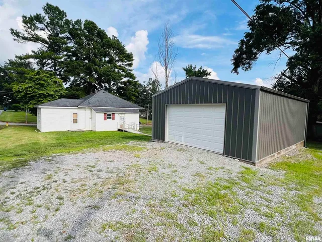 $39,500 | 2417 1st Street, Eldorado, IL 62930
