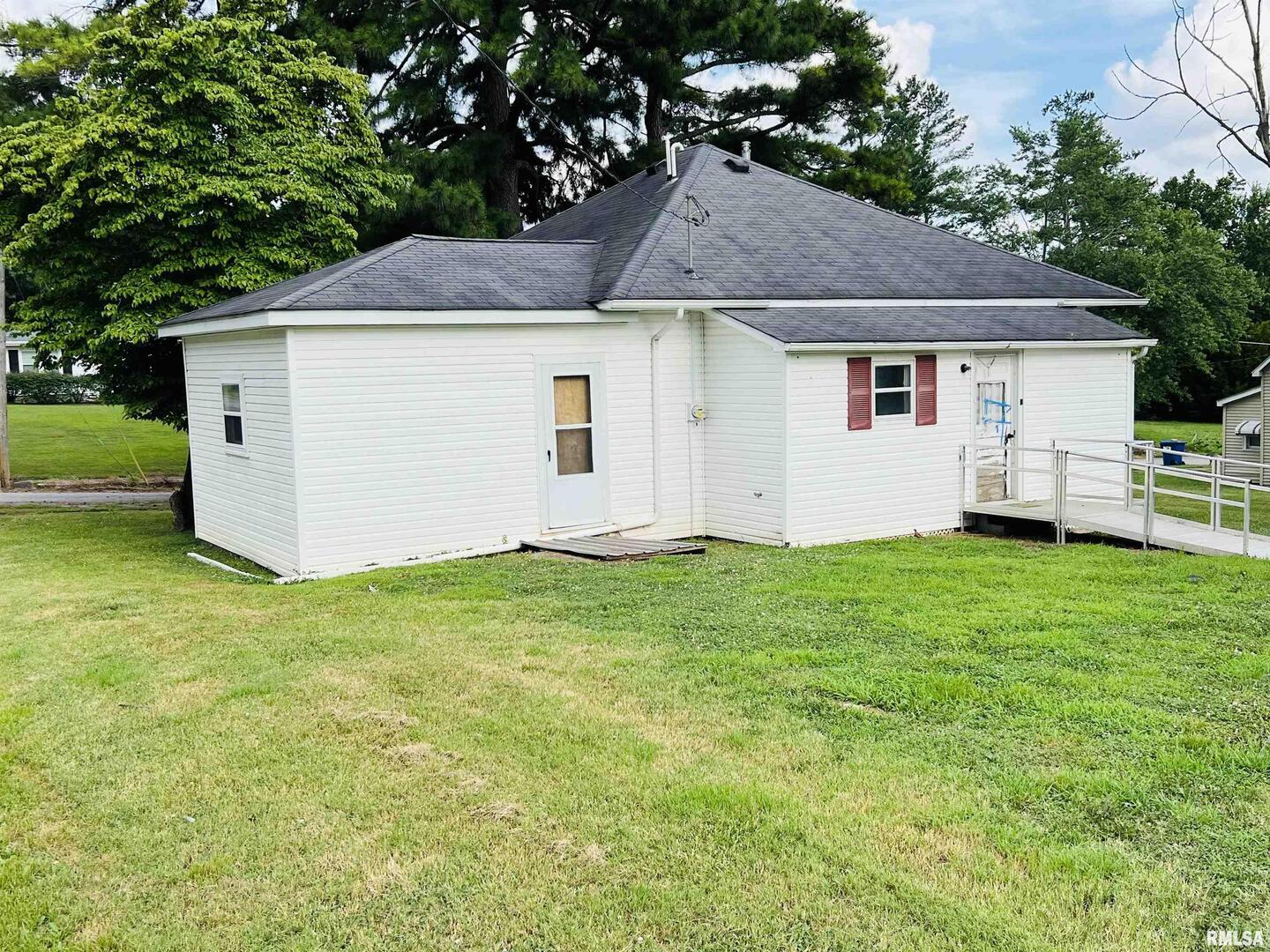 2417 1st Street Eldorado, IL 62930 - Photo 4 of 21 a view of a backyard with potted plants and large tree