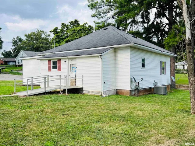 $39,500 | 2417 1st Street, Eldorado, IL 62930