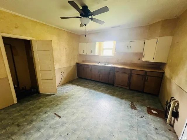 $39,500 | 2417 1st Street, Eldorado, IL 62930