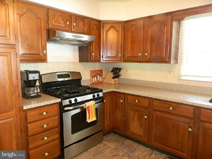 50 Whitehall Road Hamilton Square, NJ 08690 - Photo 2 of 21 Kitchen