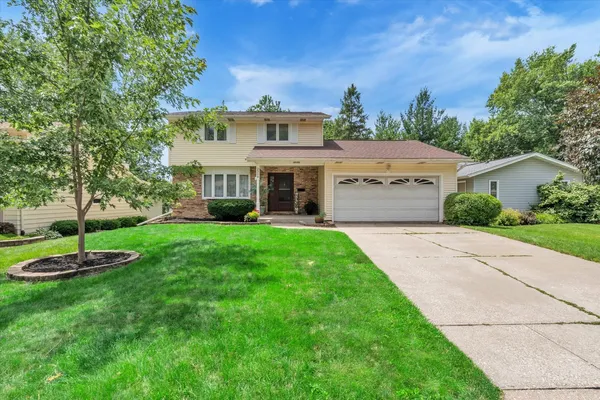 $315,000 | 2308 Queens Court, Bettendorf, IA 52722