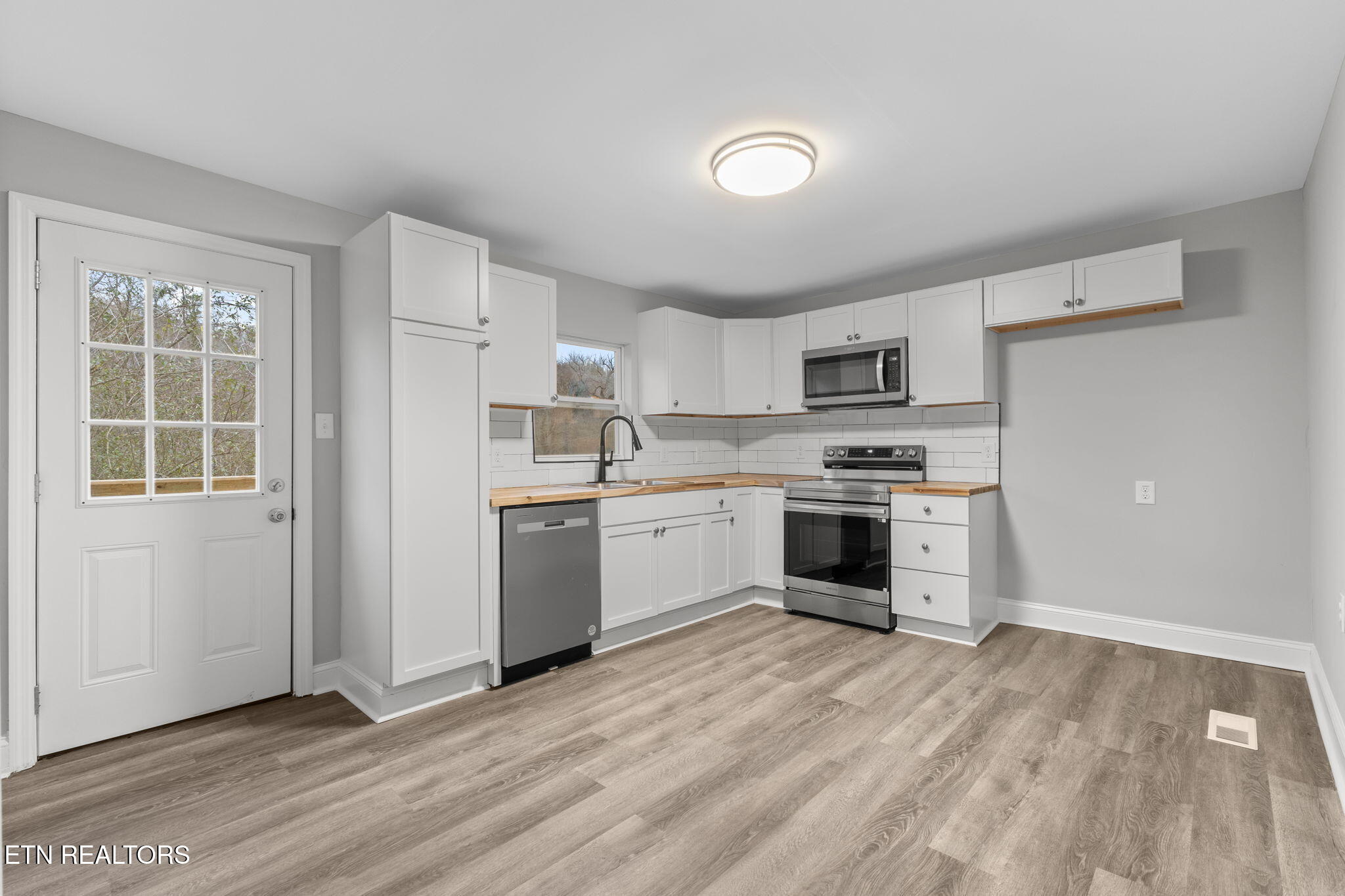 1633 Wilson Road Knoxville, TN 37912 - Photo 11 of 25 Kitchen