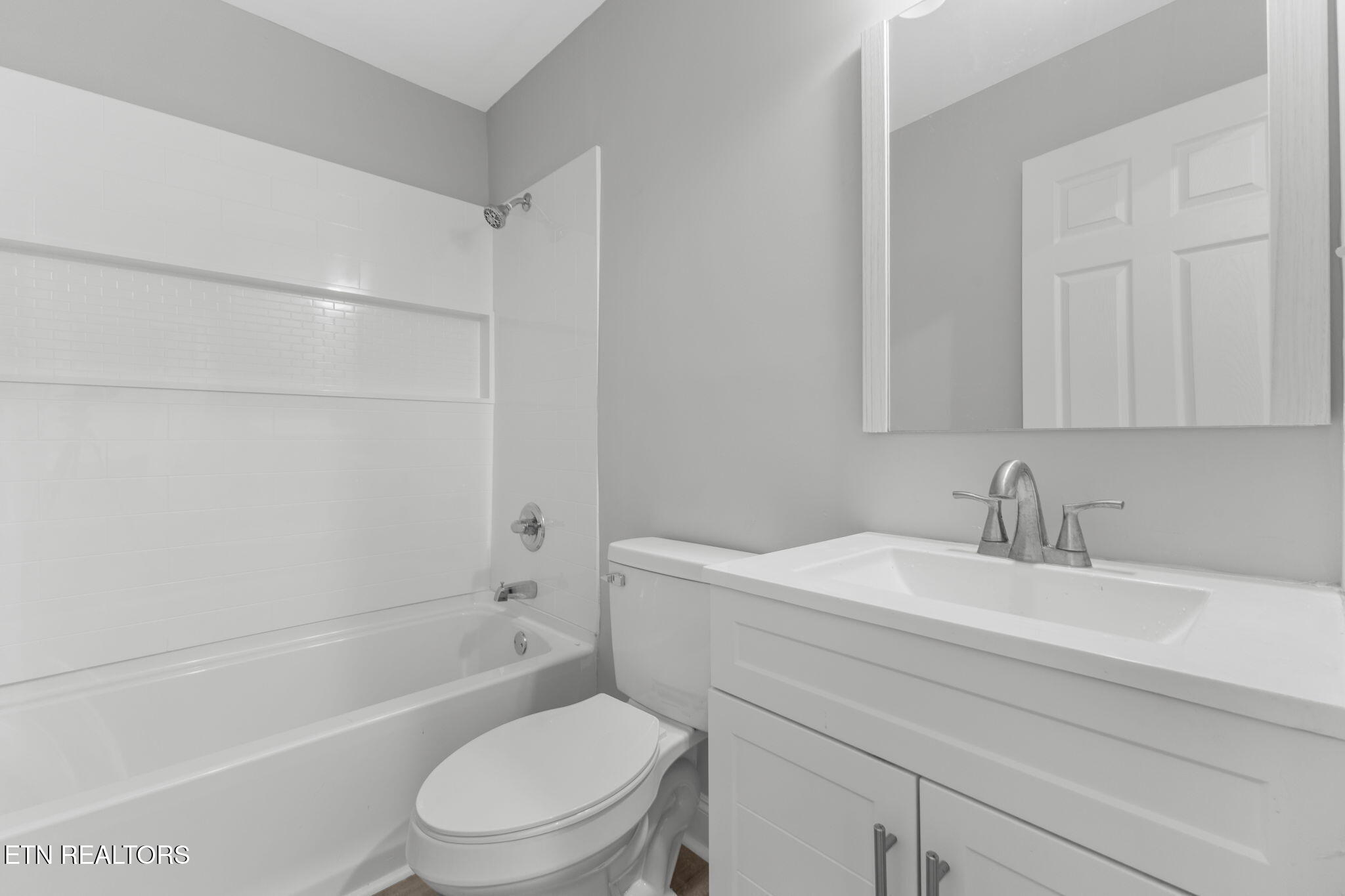 1633 Wilson Road Knoxville, TN 37912 - Photo 17 of 25 Bath