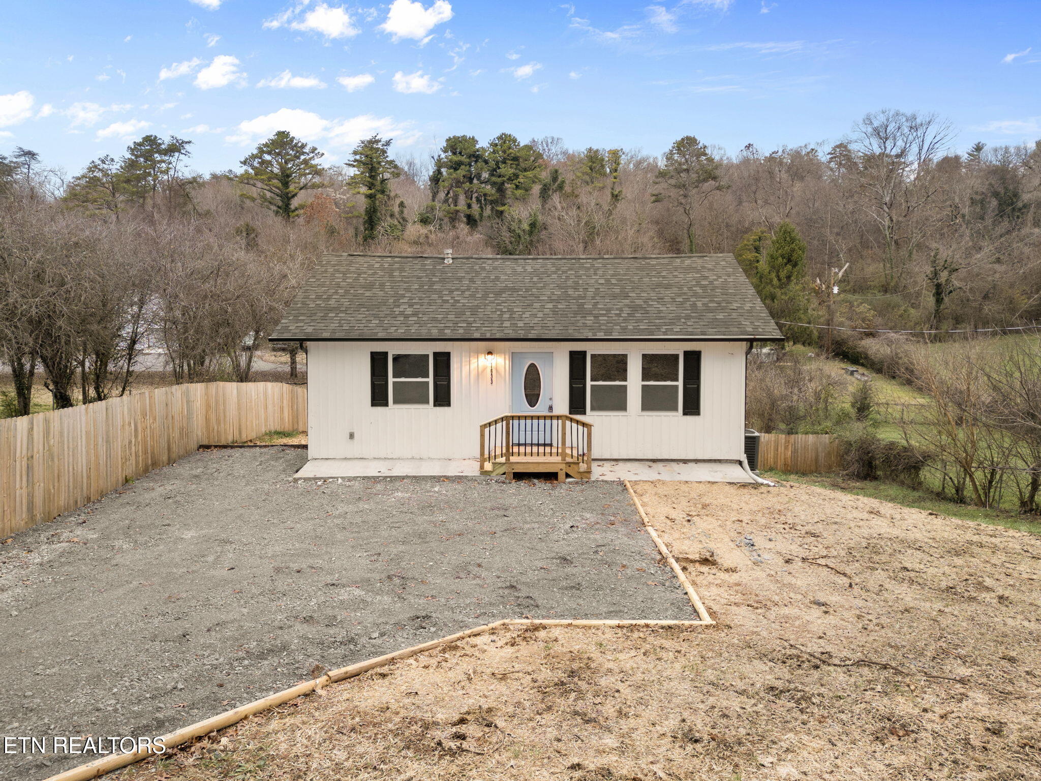 1633 Wilson Road Knoxville, TN 37912 - Photo 2 of 25 Front