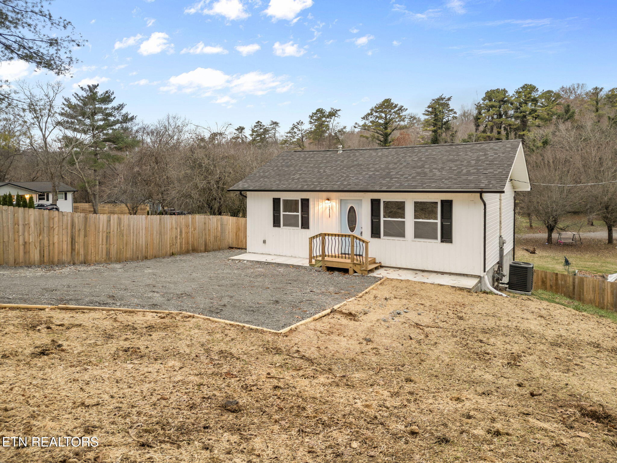 1633 Wilson Road Knoxville, TN 37912 - Photo 3 of 25 Front angle