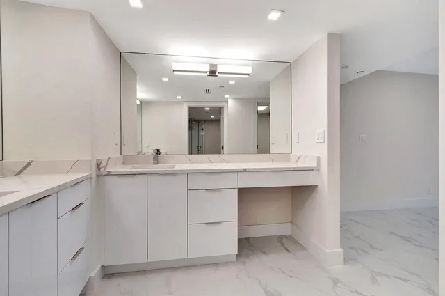 $1,390,000 | 4740 South Ocean Boulevard, Unit 508, Highland Beach, FL 33487