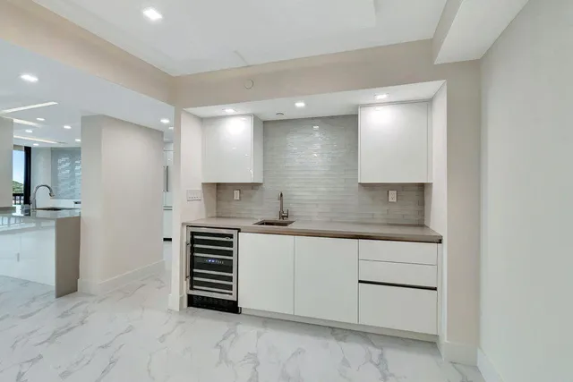 $1,390,000 | 4740 South Ocean Boulevard, Unit 508, Highland Beach, FL 33487