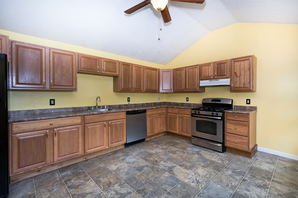 22 Overlook Road Holbrook, MA 02343 - Photo 3 of 11