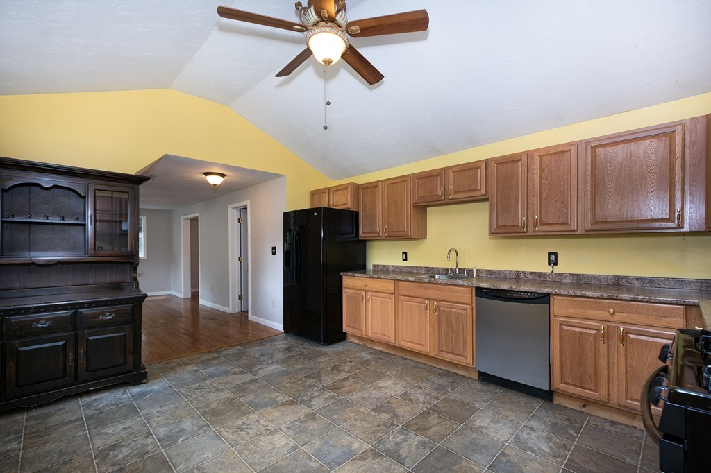 22 Overlook Road Holbrook, MA 02343 - Photo 4 of 11