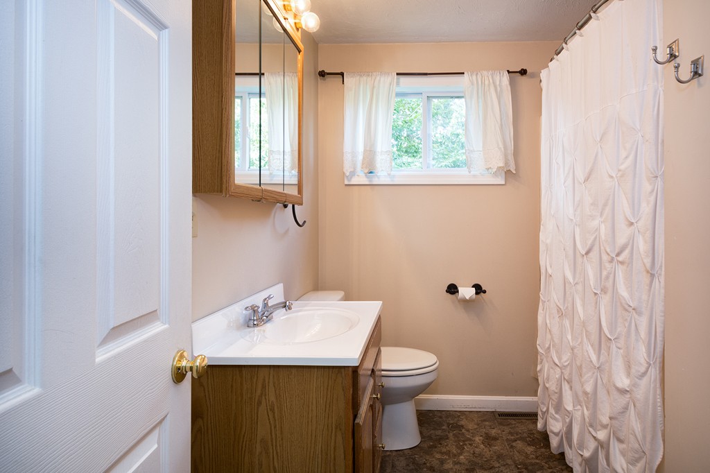 22 Overlook Road Holbrook, MA 02343 - Photo 9 of 11