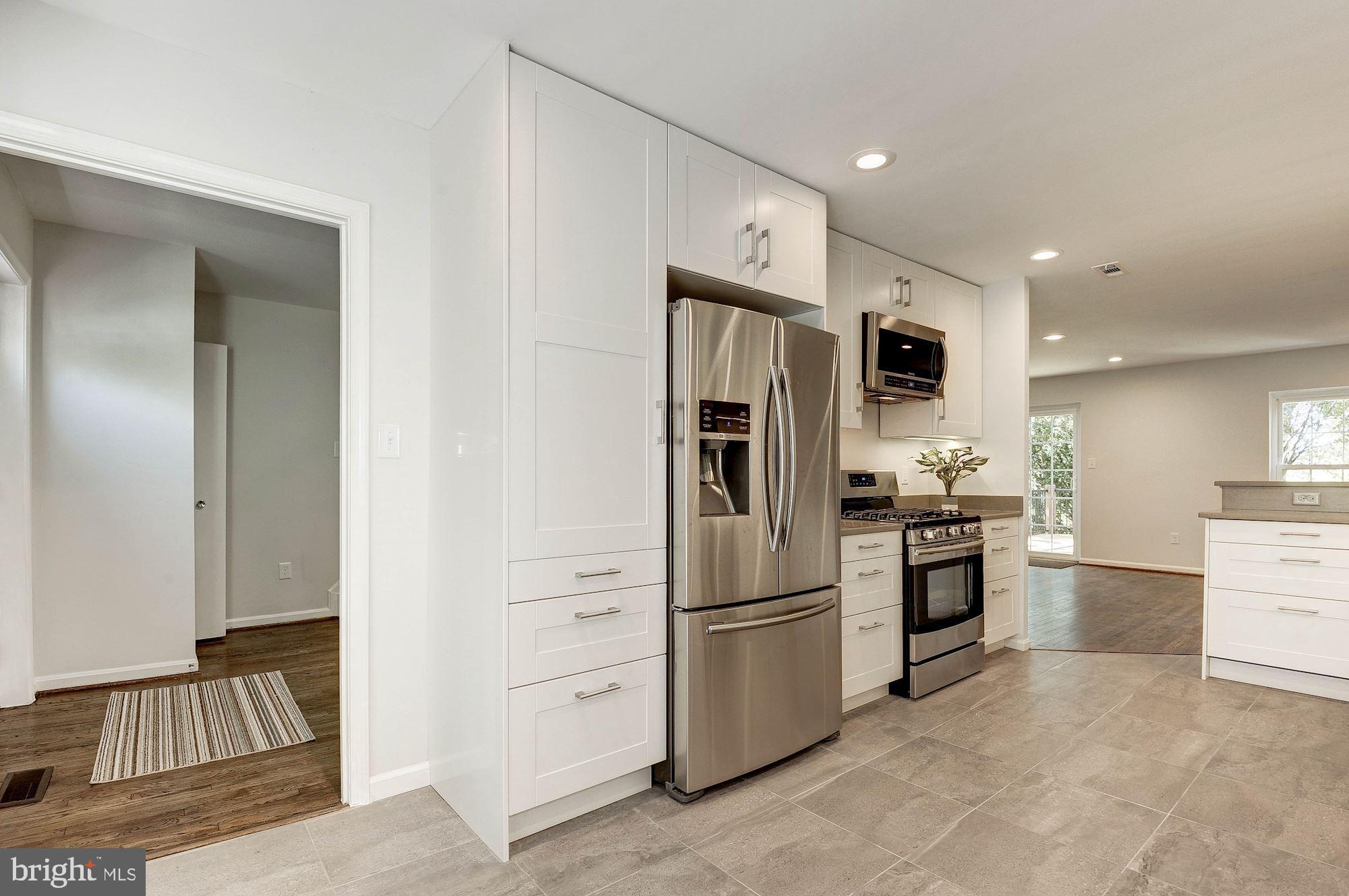 2162 Golf Course Drive Reston, VA 20191 - Photo 5 of 60