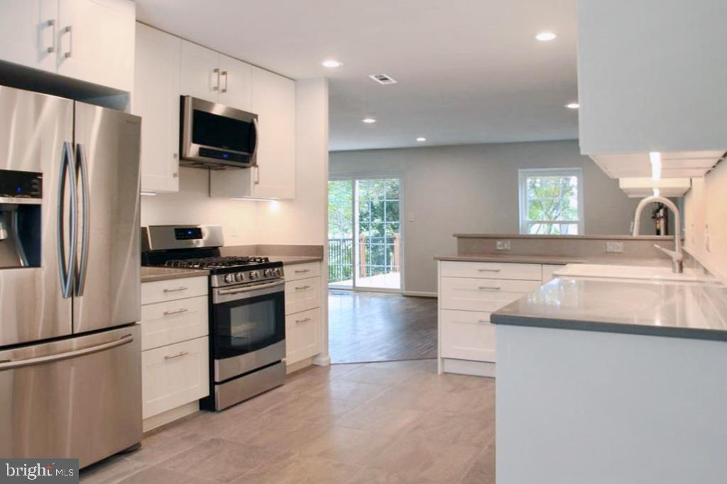 2162 Golf Course Drive Reston, VA 20191 - Photo 7 of 60