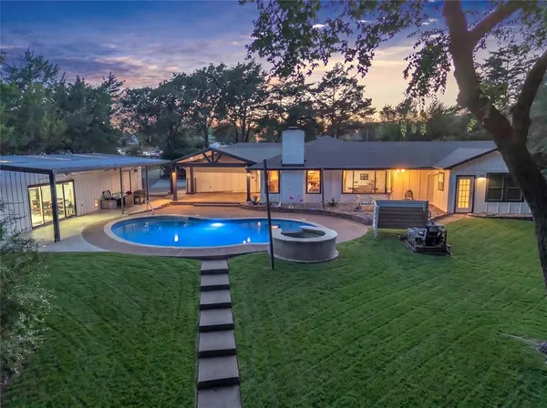 $650,000 | 2010 Clearview Drive, Midlothian, TX 76065