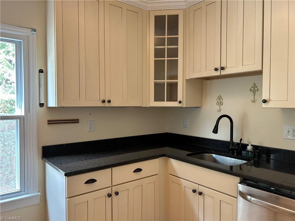 2911 Pleasant Ridge Road Summerfield, NC 27358 - Photo 17 of 47 Updated kitchen with soft close cabinets