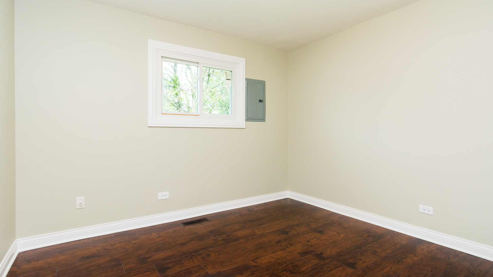 187 Queenswood Road Bolingbrook, IL 60440 - Photo 22 of 36 an empty room with a window