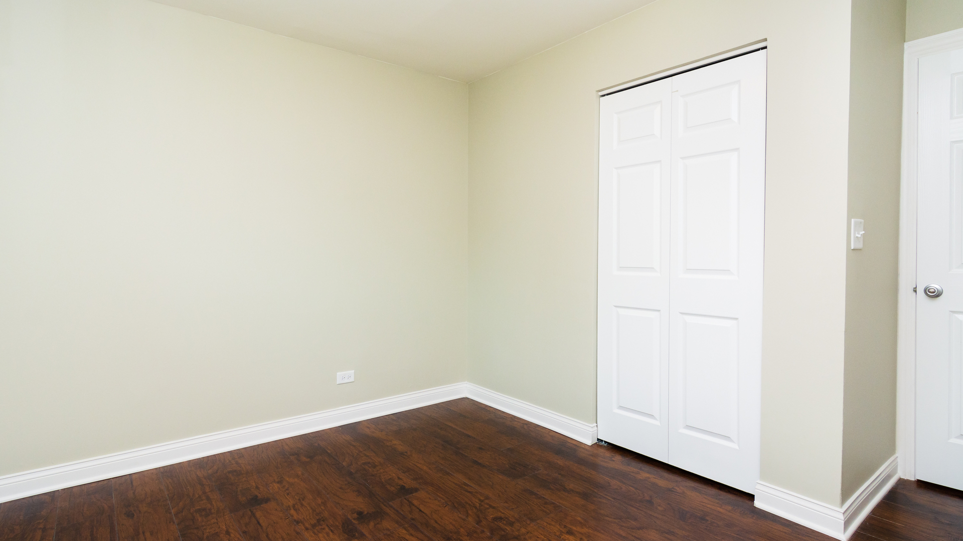 187 Queenswood Road Bolingbrook, IL 60440 - Photo 23 of 36 an empty room with wooden floor