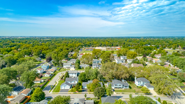 187 Queenswood Road Bolingbrook, IL 60440 - Photo 33 of 36 a view of city and ocean