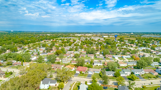 187 Queenswood Road Bolingbrook, IL 60440 - Photo 34 of 36 a view of city and mountain