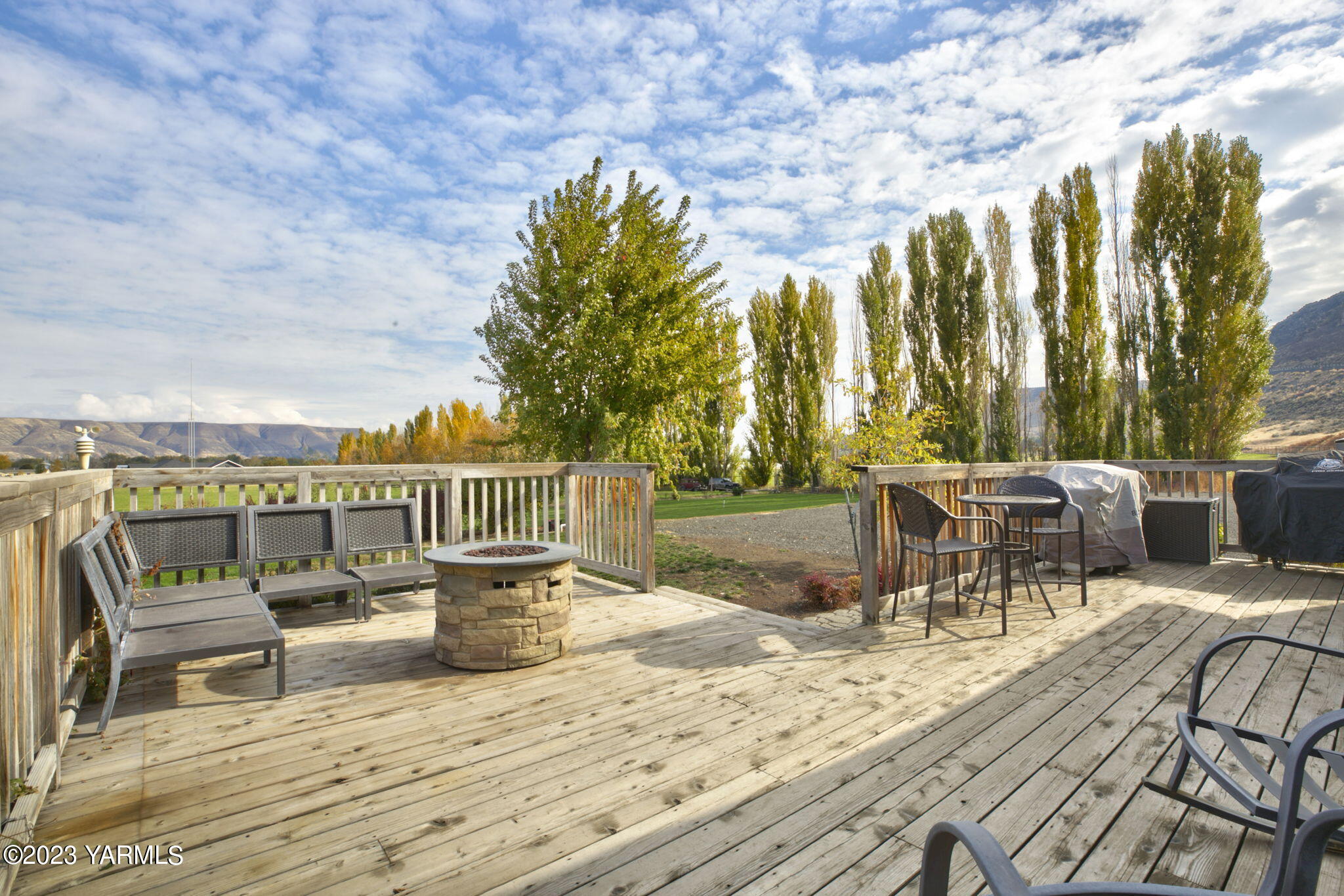 200 Ranger Road Naches, WA 98937 - Photo 14 of 23 a view of a patio with a patio