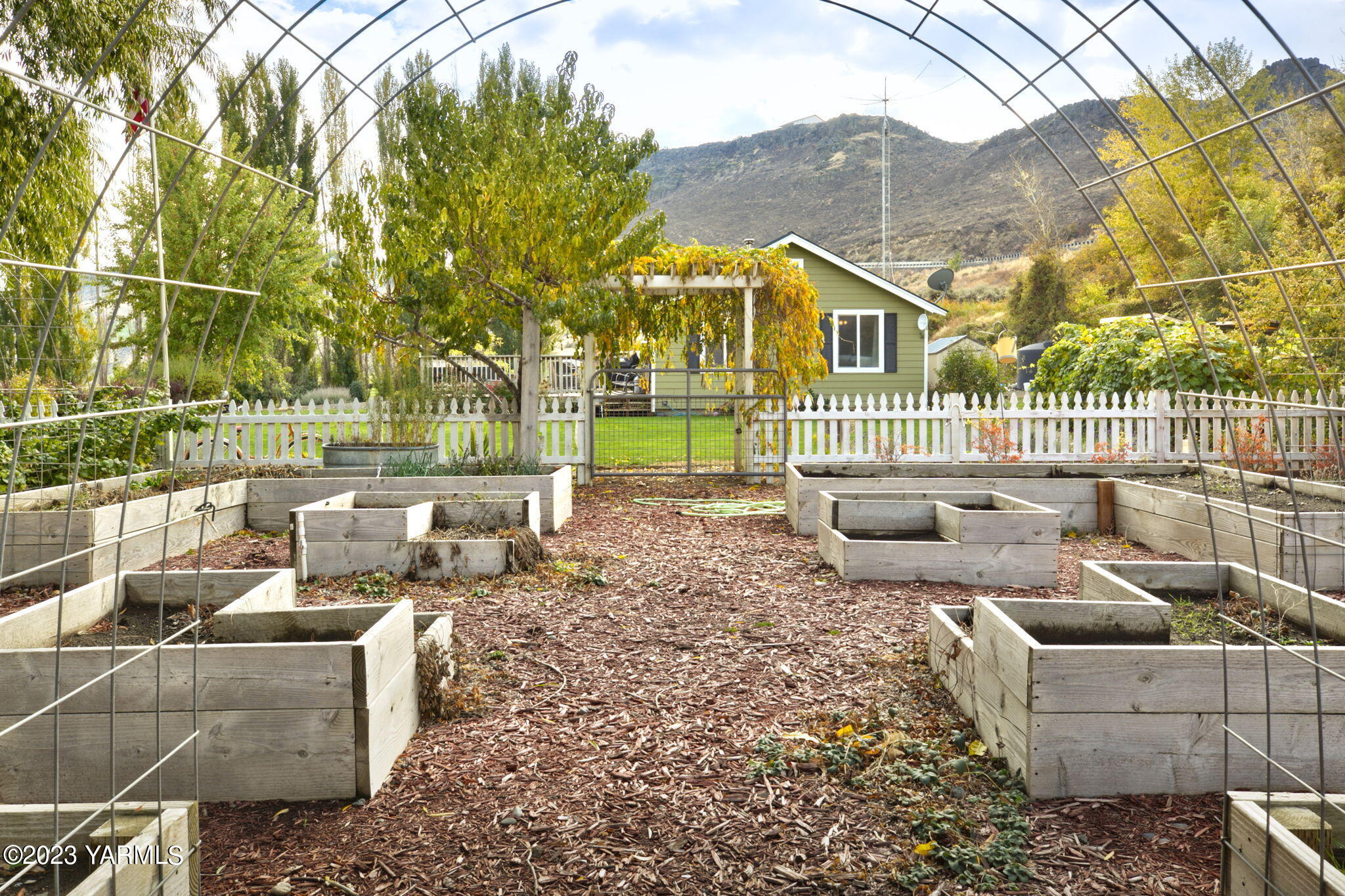 200 Ranger Road Naches, WA 98937 - Photo 17 of 23 a view of backyard of house with seating space