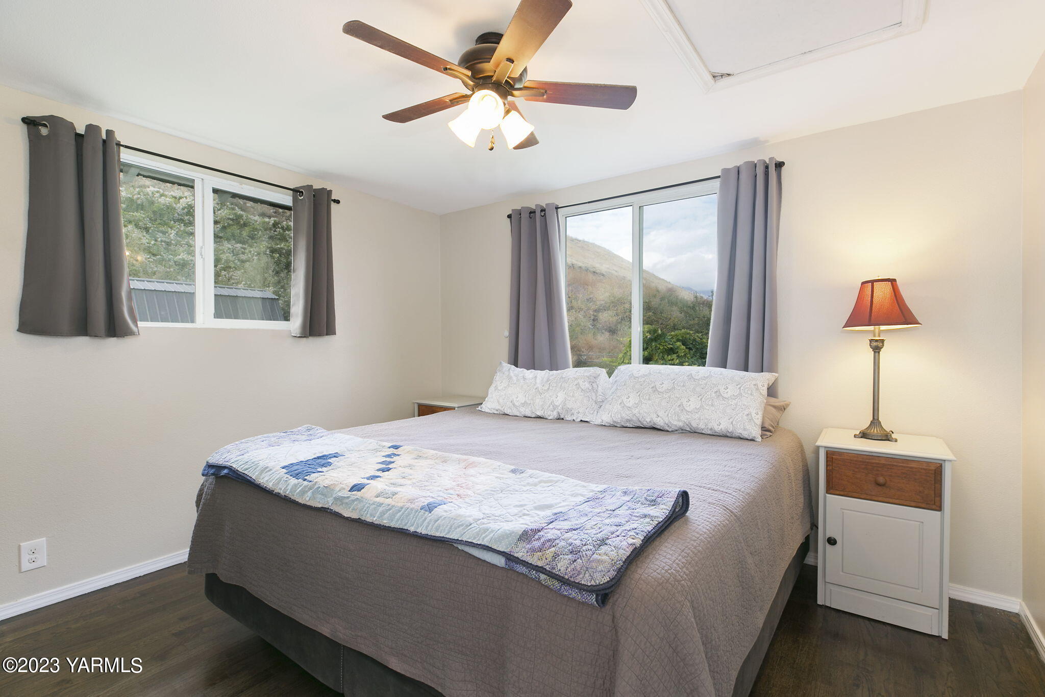200 Ranger Road Naches, WA 98937 - Photo 10 of 23 a bedroom with a bed and a window