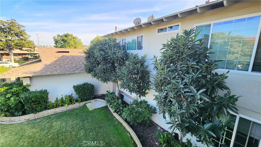 229 Delano Street Anaheim, CA 92804 - Photo 10 of 13 a front view of a house with garden