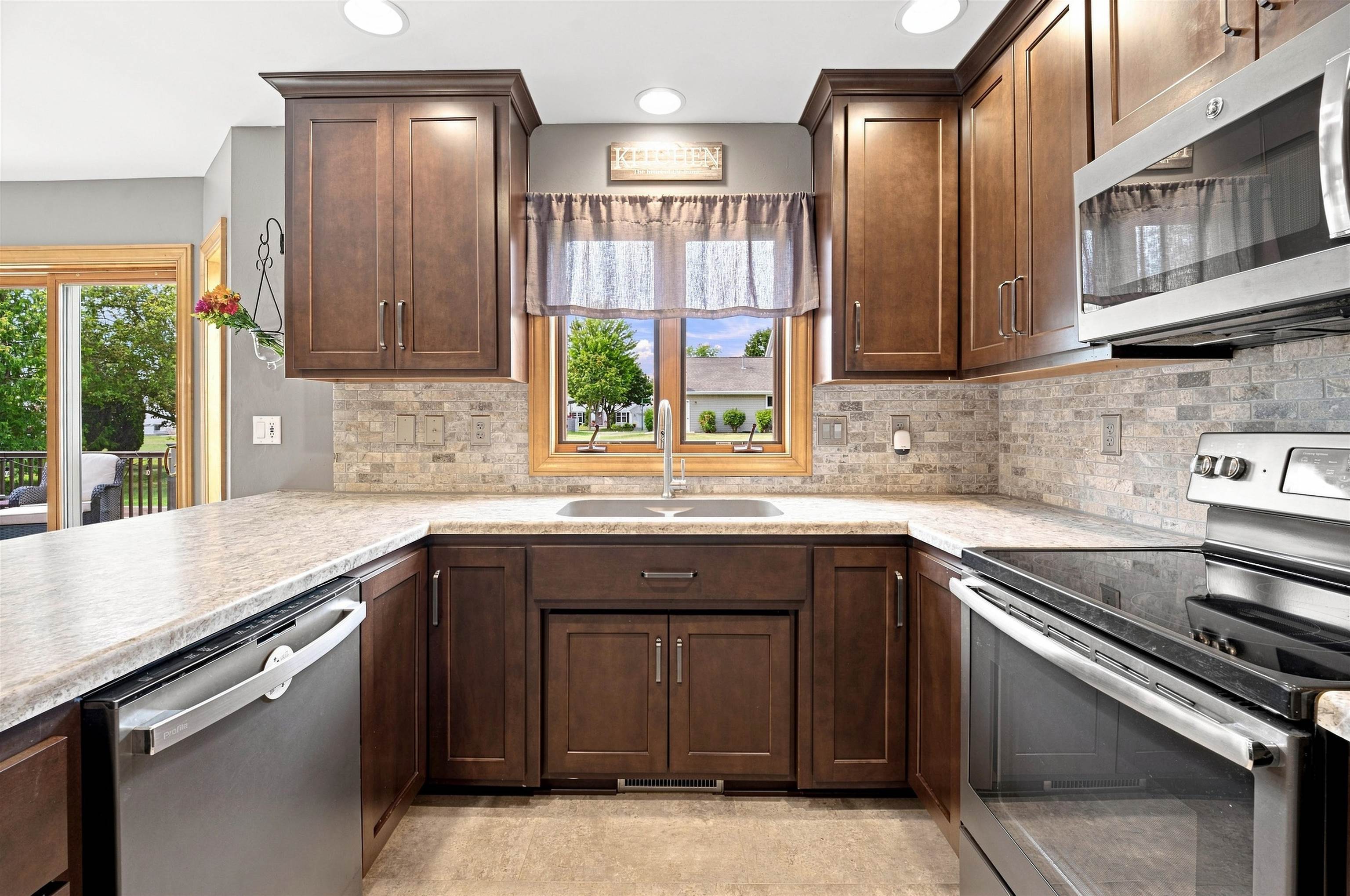 134 Brule Road De Pere, WI 54115 - Photo 9 of 31 Gallery Image 9
