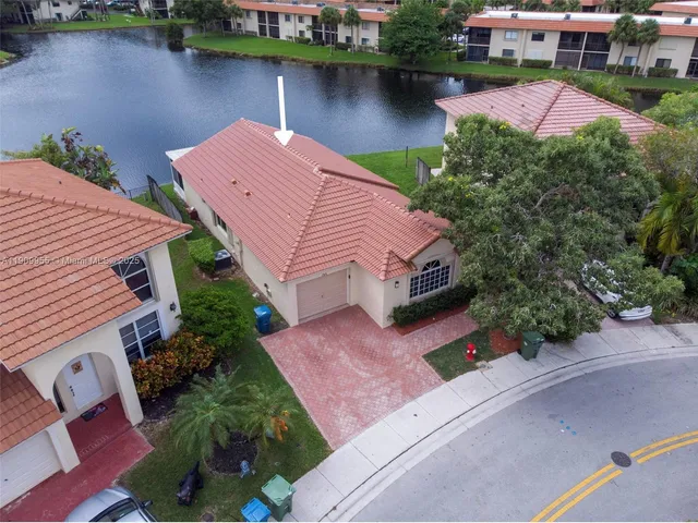 an aerial view of a house with outdoor space and lake view