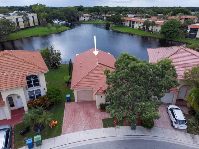 an aerial view of a house with outdoor space and lake view