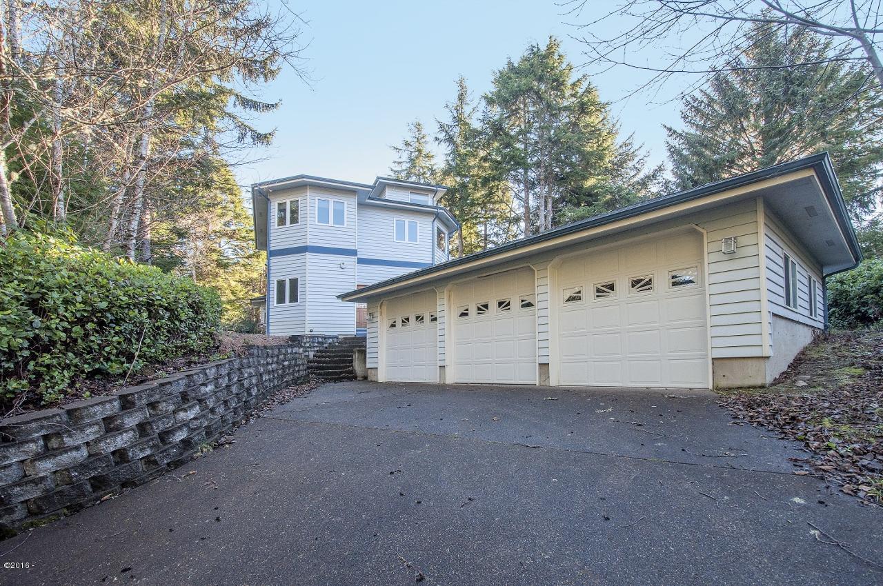 205 Midden Reach Depoe Bay, OR 97341 - Photo 29 of 35 Exterior View