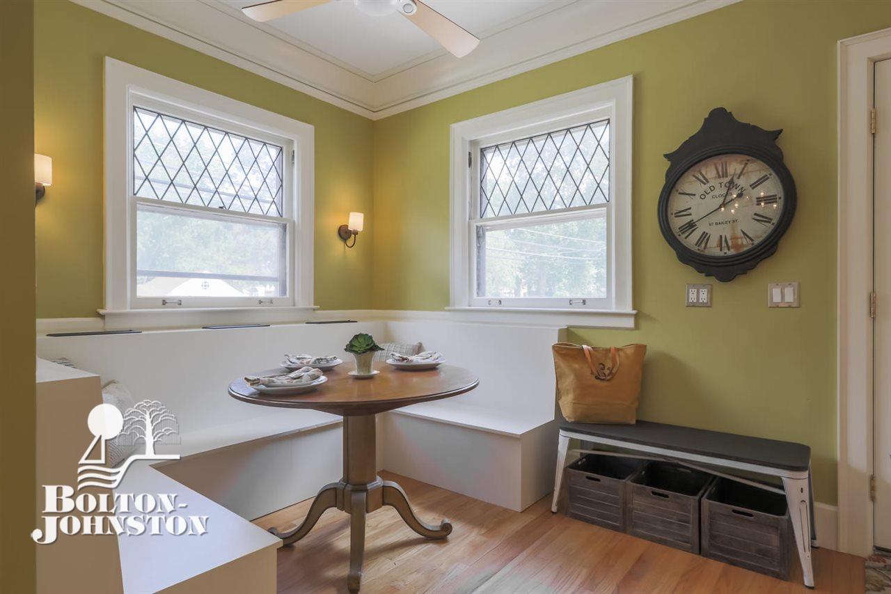 898 Westchester Road Grosse Pointe, MI 48230 - Photo 17 of 57 Custom Banquette