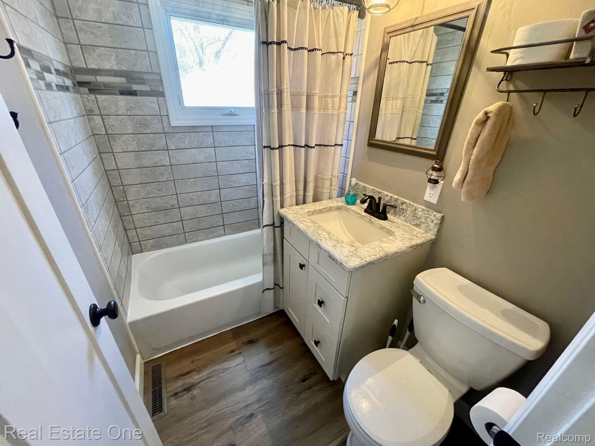 10541 Riverside Drive Honor, MI 49640 - Photo 14 of 36 Gallery Image 14