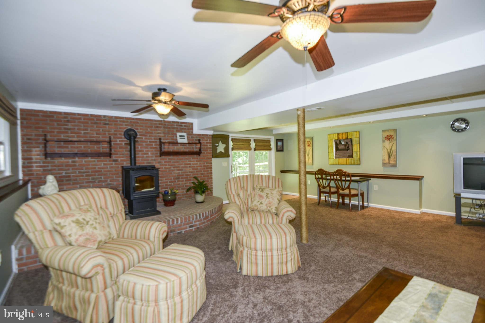 3955 Salem Bottom Road Westminster, MD 21157 - Photo 18 of 27 Family Room