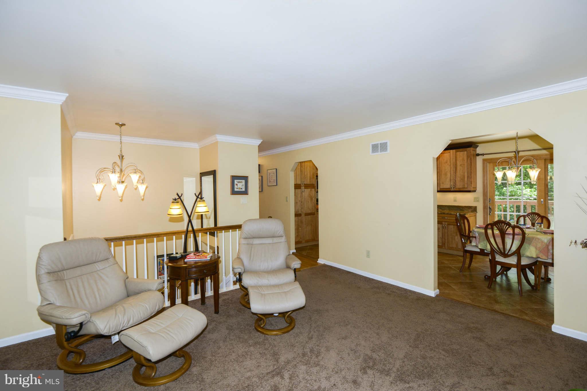 3955 Salem Bottom Road Westminster, MD 21157 - Photo 5 of 27 Living Room