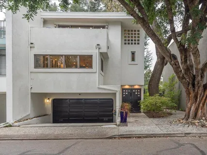 a view of house entrance