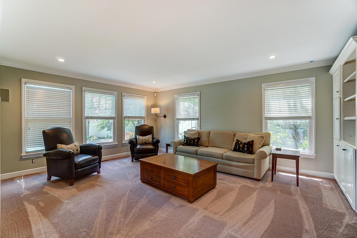 2710 Henthorn Road Columbus, OH 43221 - Photo 10 of 48 Family Room