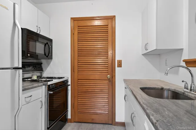 $329,900 | 204 Ruby Court, Highland Mills, NY 10930