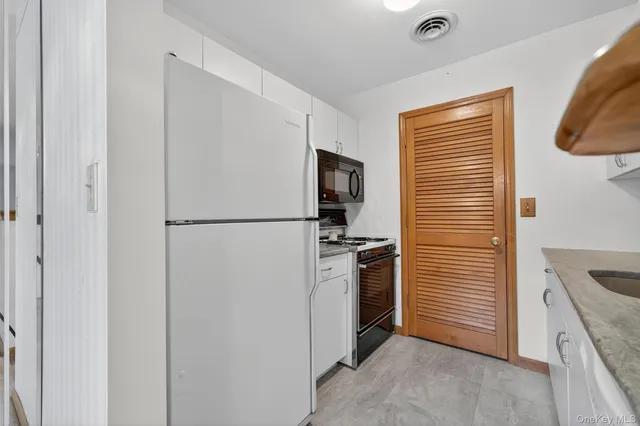 $329,900 | 204 Ruby Court, Highland Mills, NY 10930