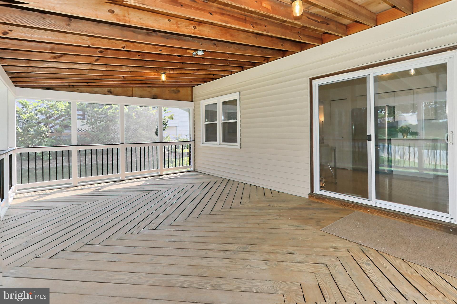 9110 Rockefeller Lane Springfield, VA 22153 - Photo 20 of 56 Screened in porch