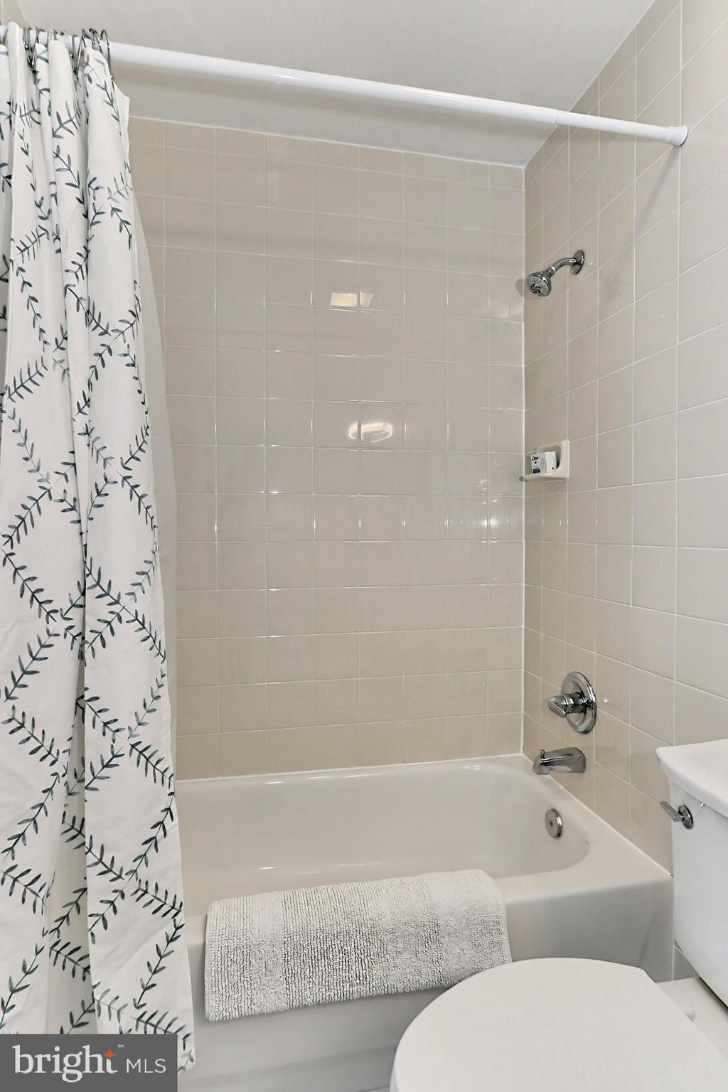 9110 Rockefeller Lane Springfield, VA 22153 - Photo 26 of 56 Upper level bathroom