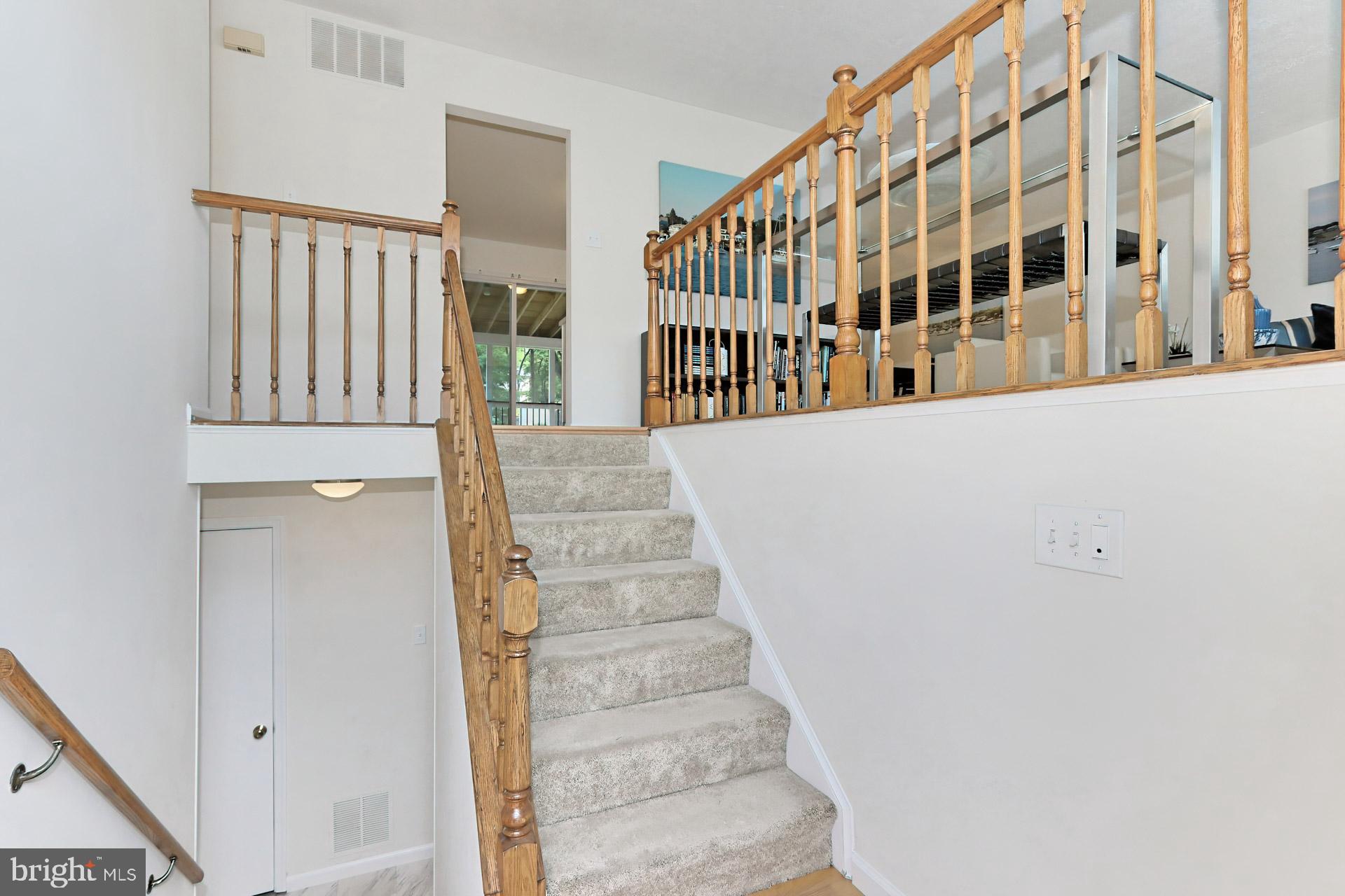 9110 Rockefeller Lane Springfield, VA 22153 - Photo 5 of 56 Foyer